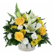 Composizione funebre con rose gialle e gigli bianchi (versione raffinata)