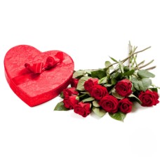 Bouquet of 9 red roses with box of chocolates (Refined)