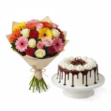 Bouquet di rose miste e gerbere con torta alla crema di cioccolato (Raffinato)