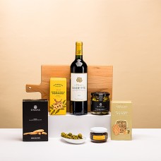 Tapas e vino rosso francese