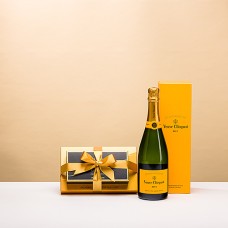 Torre dei bestseller Godiva con Veuve Clicquot in confezione regalo