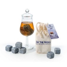 Bicchiere da degustazione e cubetti di ghiaccio per whisky in granito blu della Bretagna