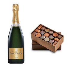 Assortimento di cioccolatini e Champagne Canard Duchne Brut