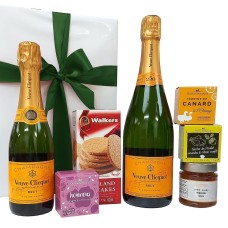 In regalo il super lussuoso pacchetto aperitivo Veuve Clicquot
