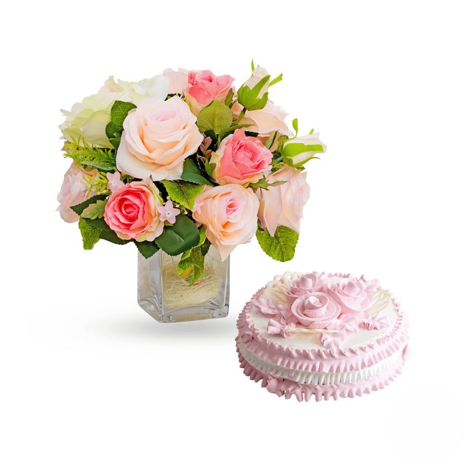 Composizione di rose miste color pastello con torta alla crema (Raffinata)